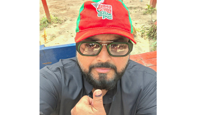 ধানের শীষে ভোট দিয়ে খুব দারুণ লাগছে: ওমর সানী